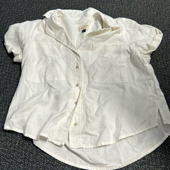 Universal thread short sleeve button down M // 102009 - Picture 1 of 1